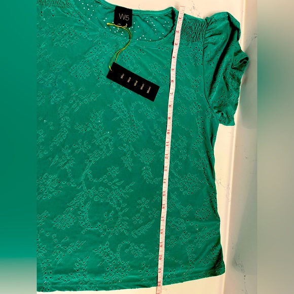 Short sleeved eyelet blouse. Polyester/spandex. Kelly green color. - Picture 4 of 5